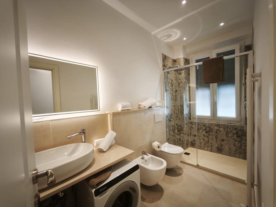 Shower, Toilet, Bathroom, bidet, hair dryier, towels