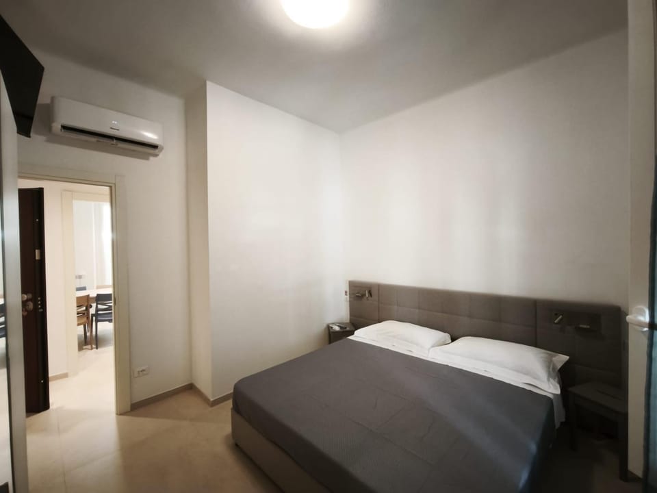Bed, Photo of the whole room, Bedroom, wardrobe, air conditioner