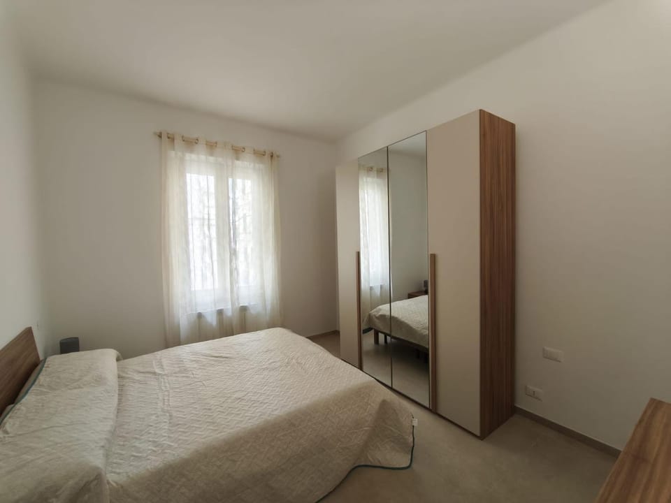 Bed, Photo of the whole room, Bedroom, wardrobe, air conditioner