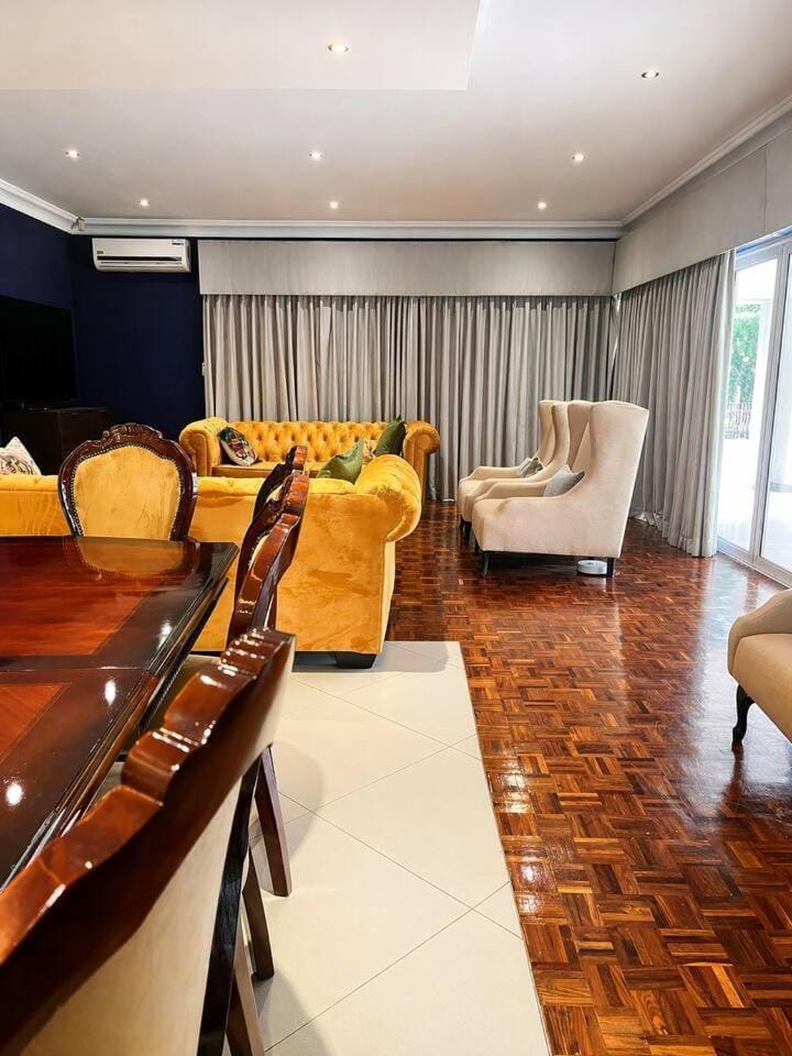 5 Bed Boutique Villa Whole House Pool Jacuzzi - Holiday Home House in Sandton
