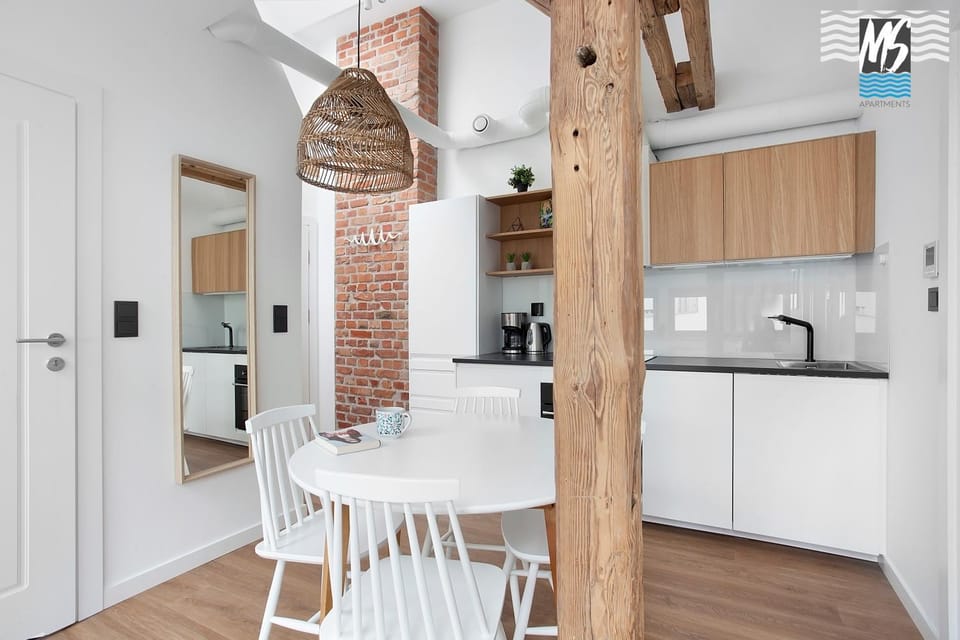 Kitchen or kitchenette, dishwasher, stove