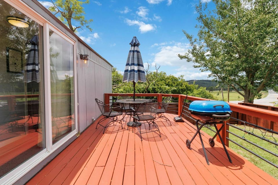 West Fork Escape with Private Deck and Porch House in Arkansas