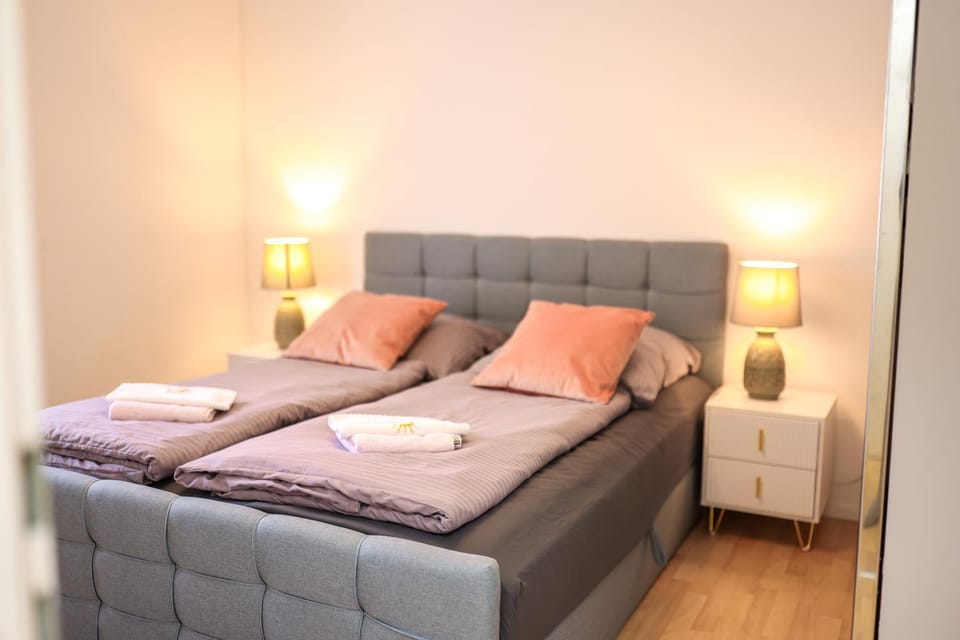 Bed, Bedroom, cot