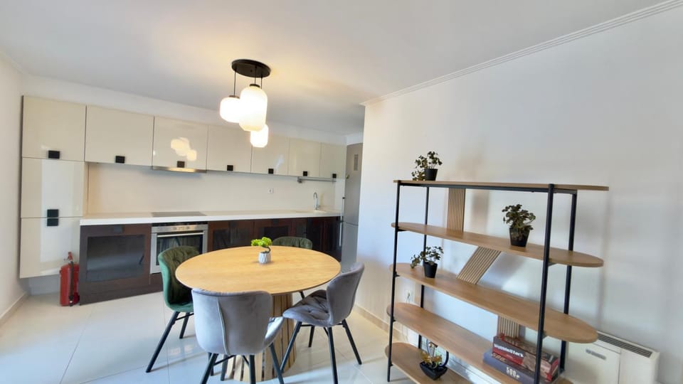 Dining area, kitchen