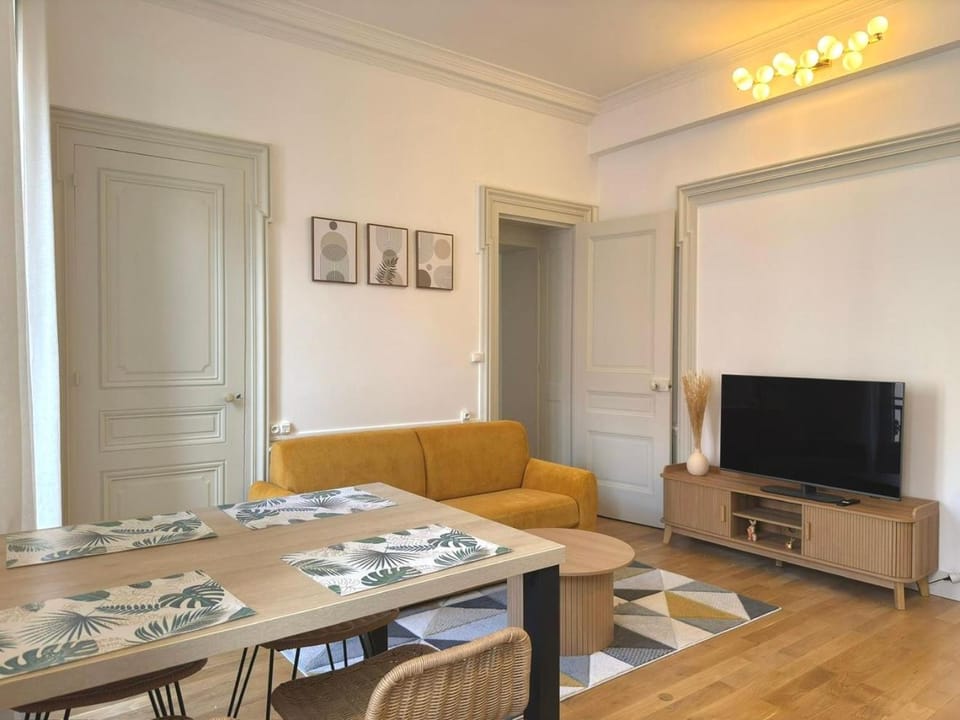 TV and multimedia, Living room, Seating area, Dining area, heating, internet