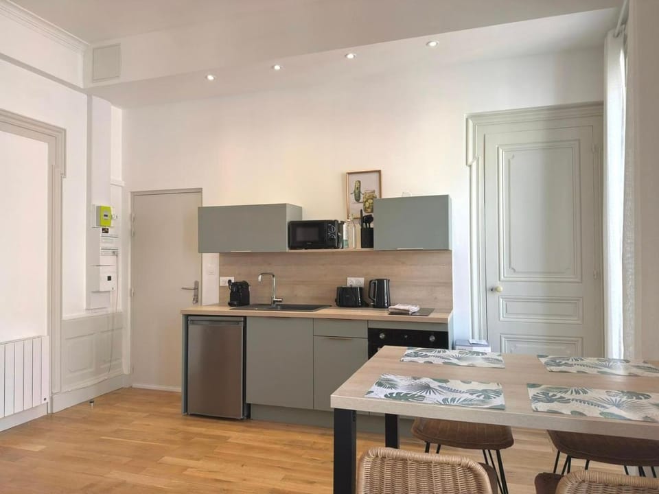 Coffee/tea facilities, Dining area, heating, internet, microwave, oven, toaster, kitchen