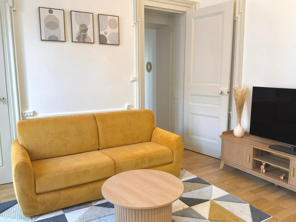 TV and multimedia, Living room, Seating area, heating, internet