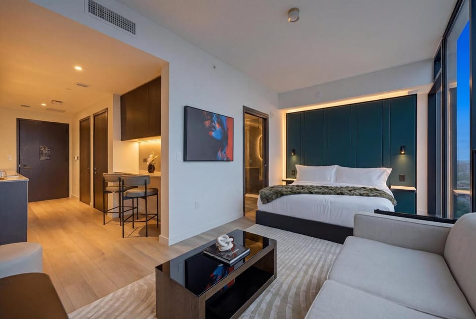 Luxury E11EVEN Residence Pool Beach Club & Gym House in Miami