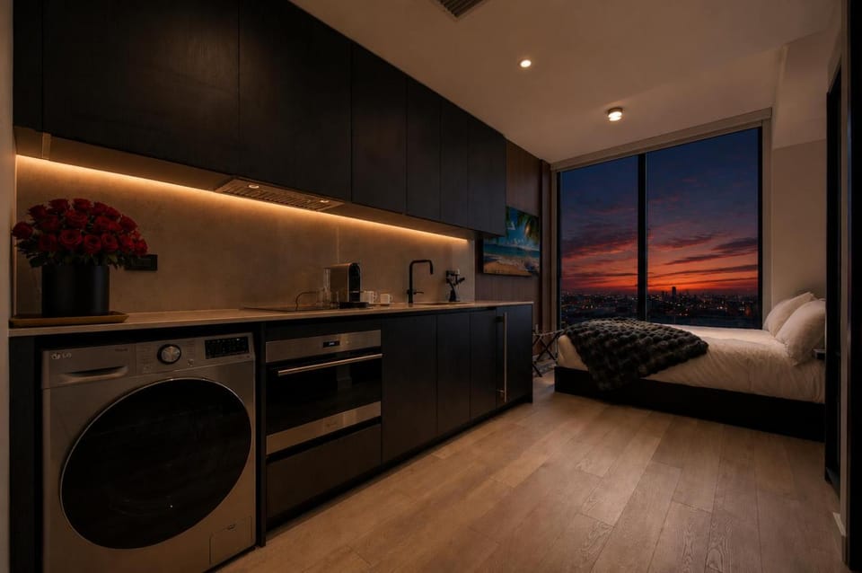 Luxury E11EVEN Residence Pool Beach Club & Gym House in Miami