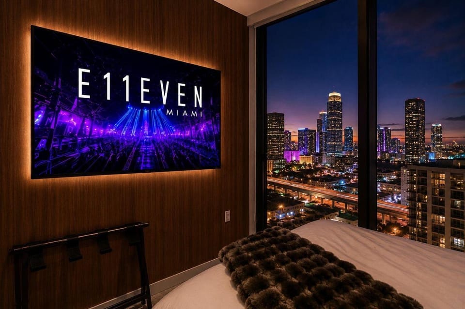 Luxury E11EVEN Residence Pool Beach Club & Gym House in Miami