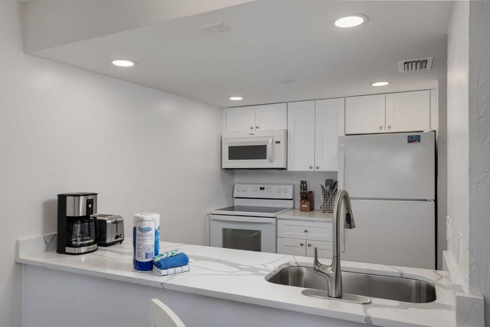Beach Villa 2323 - Captiva One Bedroom Deluxe Beachfront Residence House in Sanibel Island