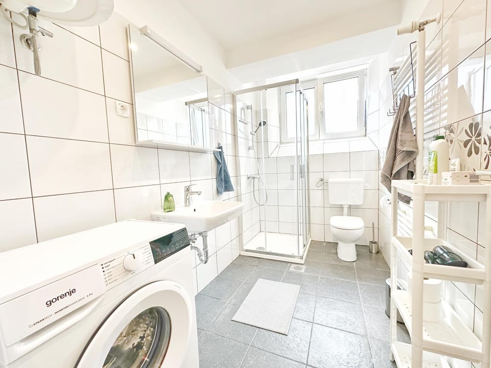 Shower, Bathroom, towels, washing machine