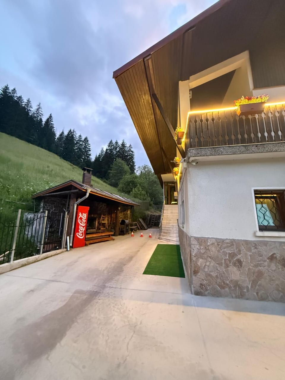 Patio, BBQ facilities