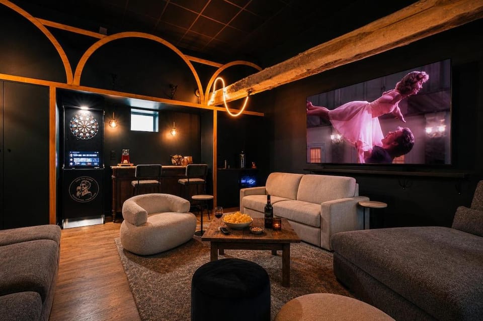 Darts, Game Room, Karaoke, TV and multimedia