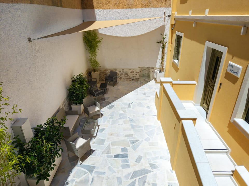 Property building, Patio, Patio
