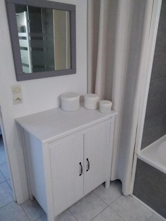 Bathroom, Living room