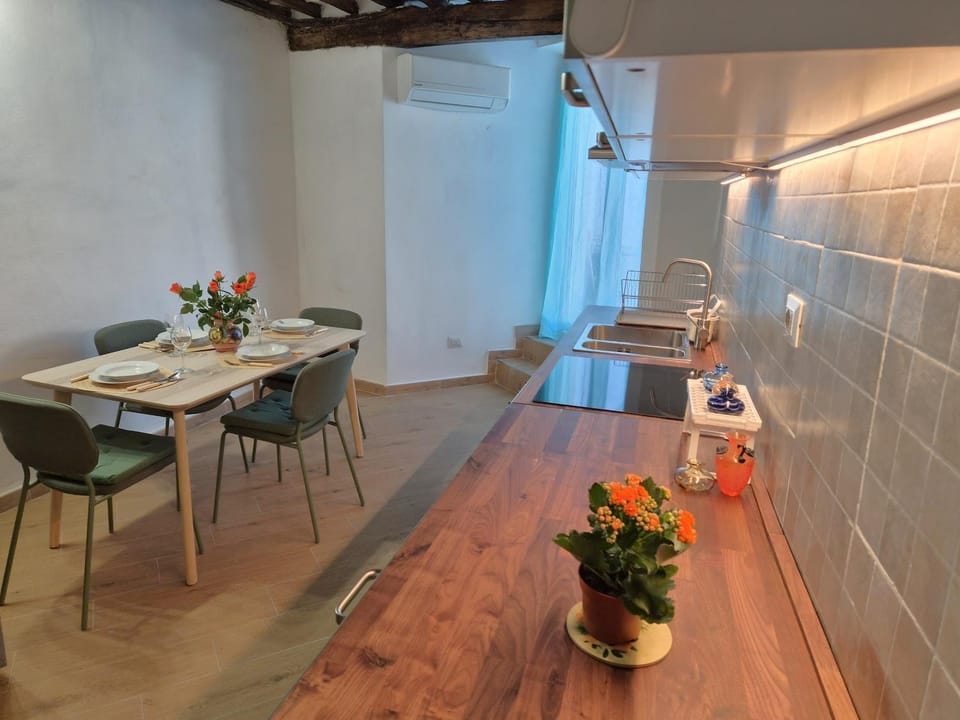 Dining area, Communal kitchen