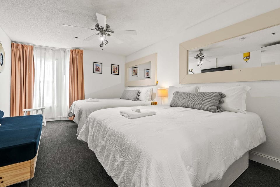 Bed, Bedroom, fireplace