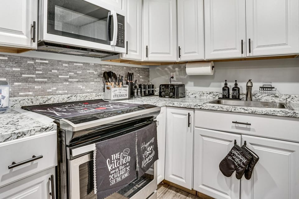 Work & Play in Baldwin! Cozy Apartment w/ Grill Apartment in Baldwin