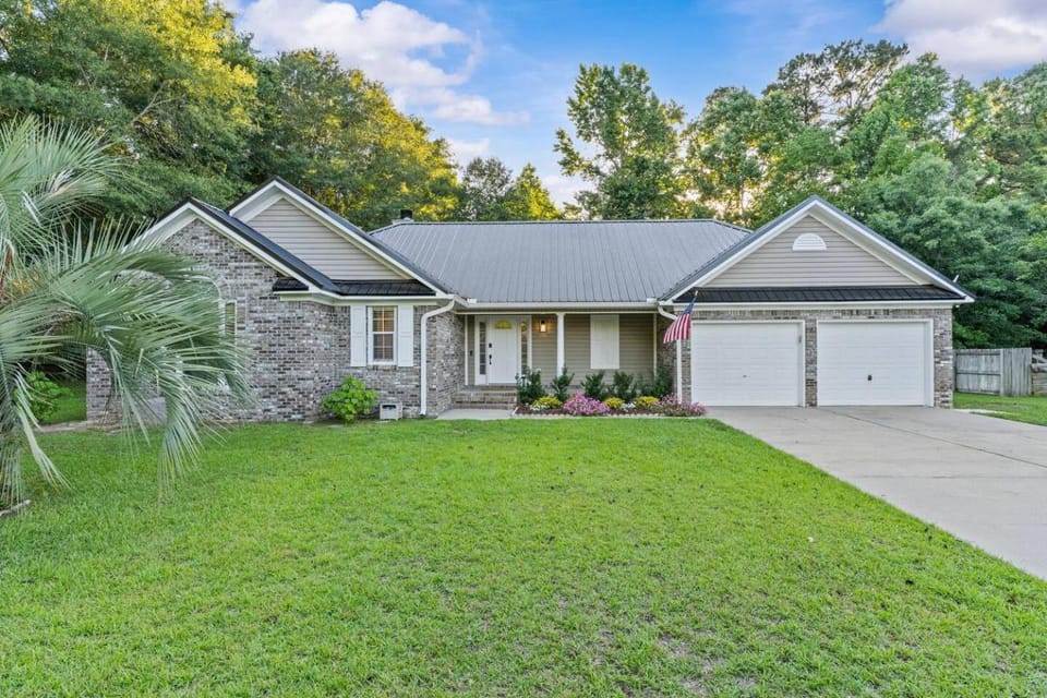 Spillway Oasis Plunge Pool & Fire Pit House in Dothan