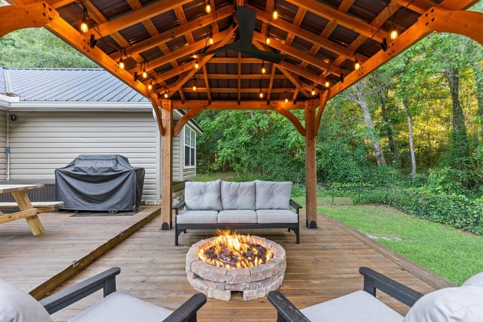 Spillway Oasis Plunge Pool & Fire Pit House in Dothan