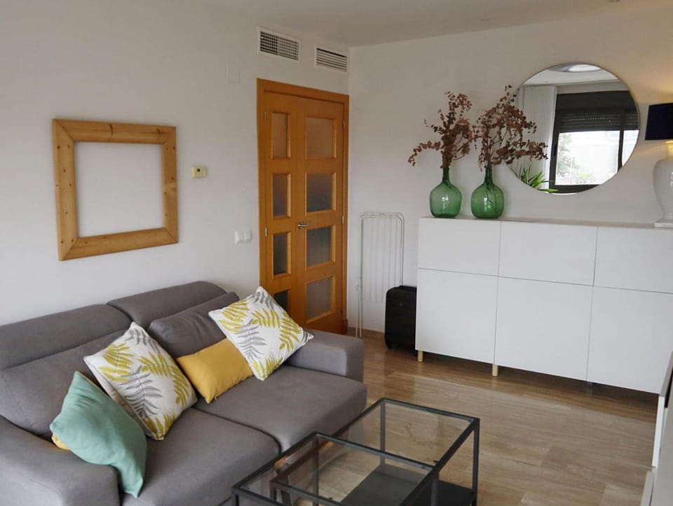 Living room, internet, air conditioner