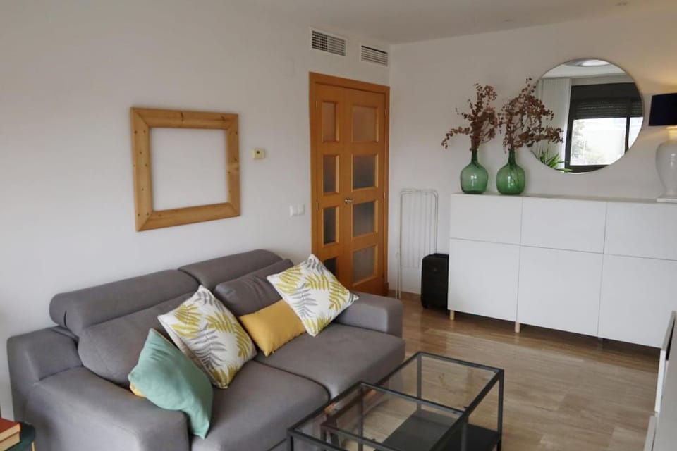 Living room, internet, air conditioner