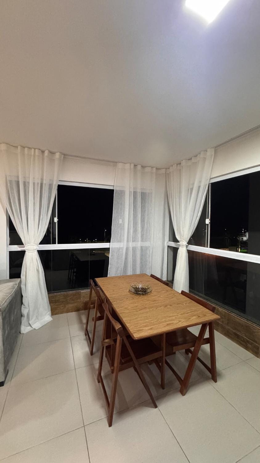 Apartamento completo com Vista mar a 50m da Praia 2 quartos 2 banheiros churrasqueira Wi-Fi e Garagem privativa até 8 hóspedes guarda sol cooler e cadeira de praia Apartment in State of Santa Catarina