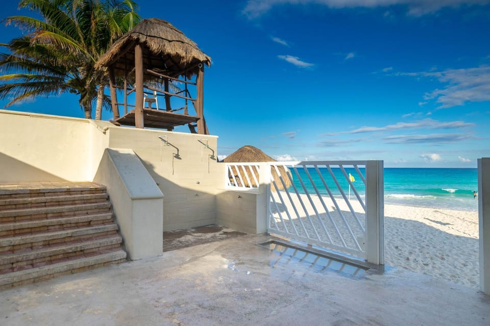 Brisas aparthotel en la playa Apartment hotel in Cancun