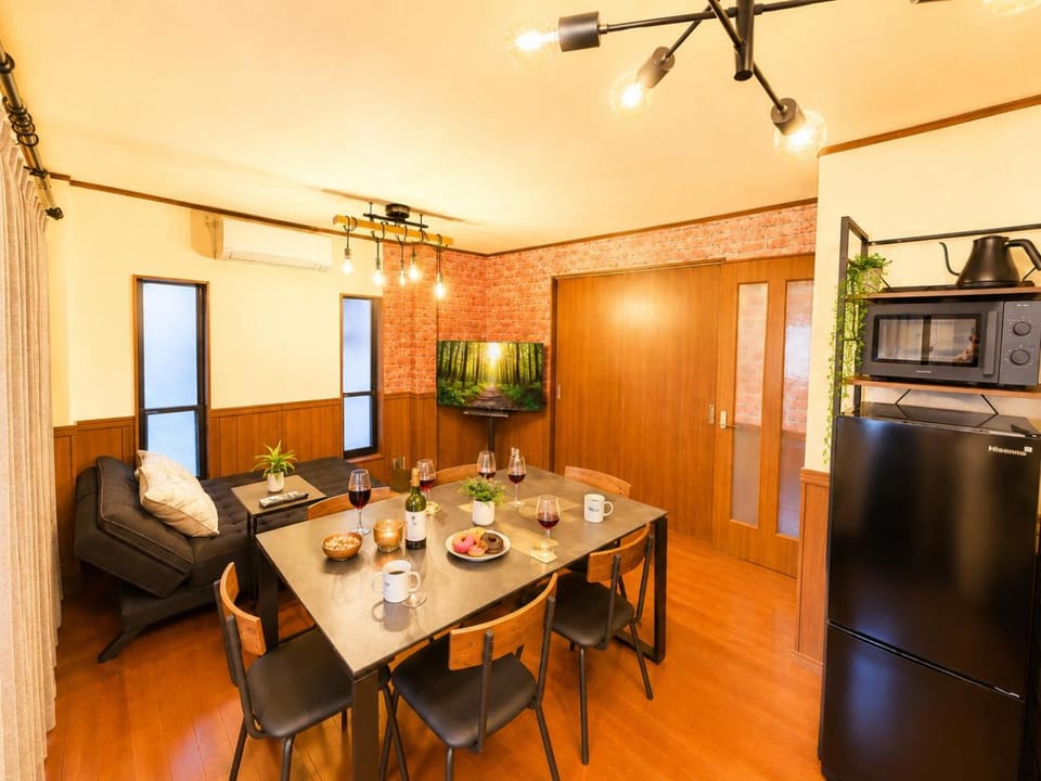 Communal lounge/ TV room, TV and multimedia, Kitchen or kitchenette, Dining area, Evening entertainment, microwave, minibar, stove