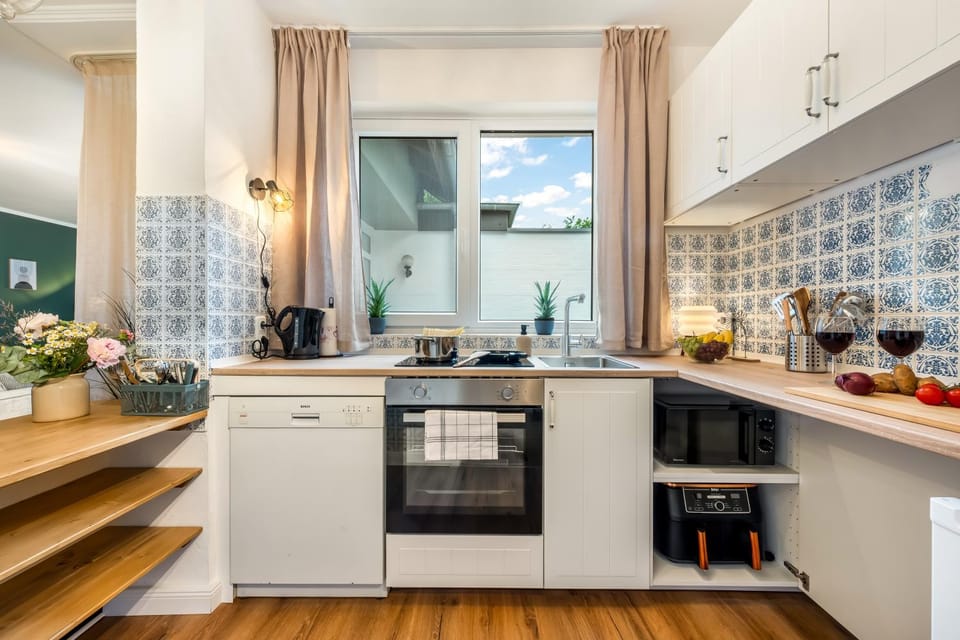 Kitchen or kitchenette, kitchen