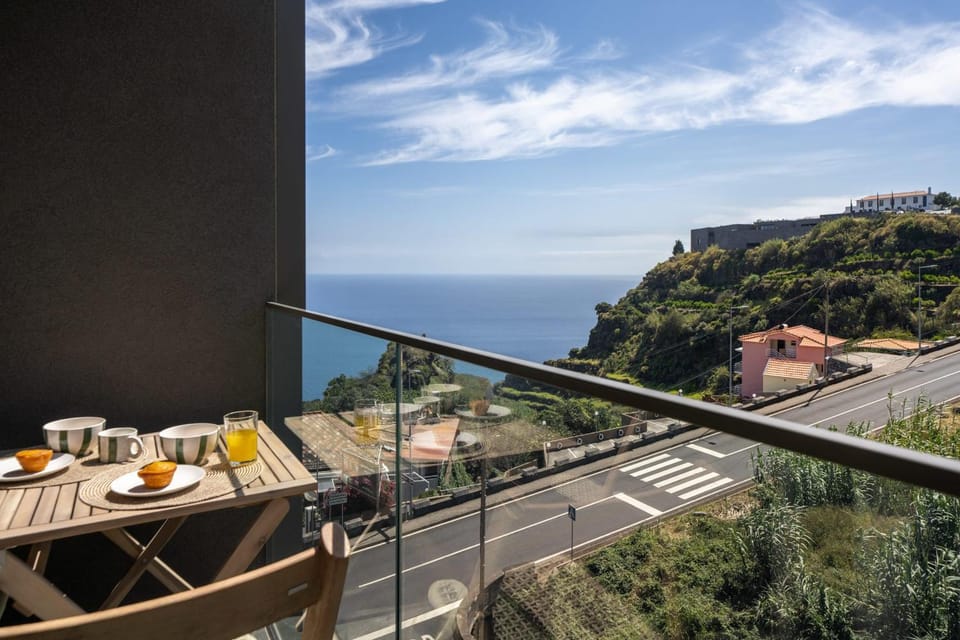 View (from property/room), Balcony/Terrace, Sea view
