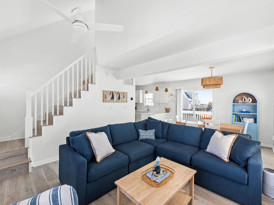 Kitchen or kitchenette, Living room, Seating area, Dining area, furniture