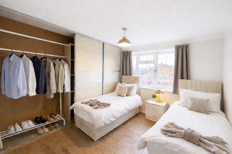 Bed, Photo of the whole room, Bedroom, towels, wardrobe