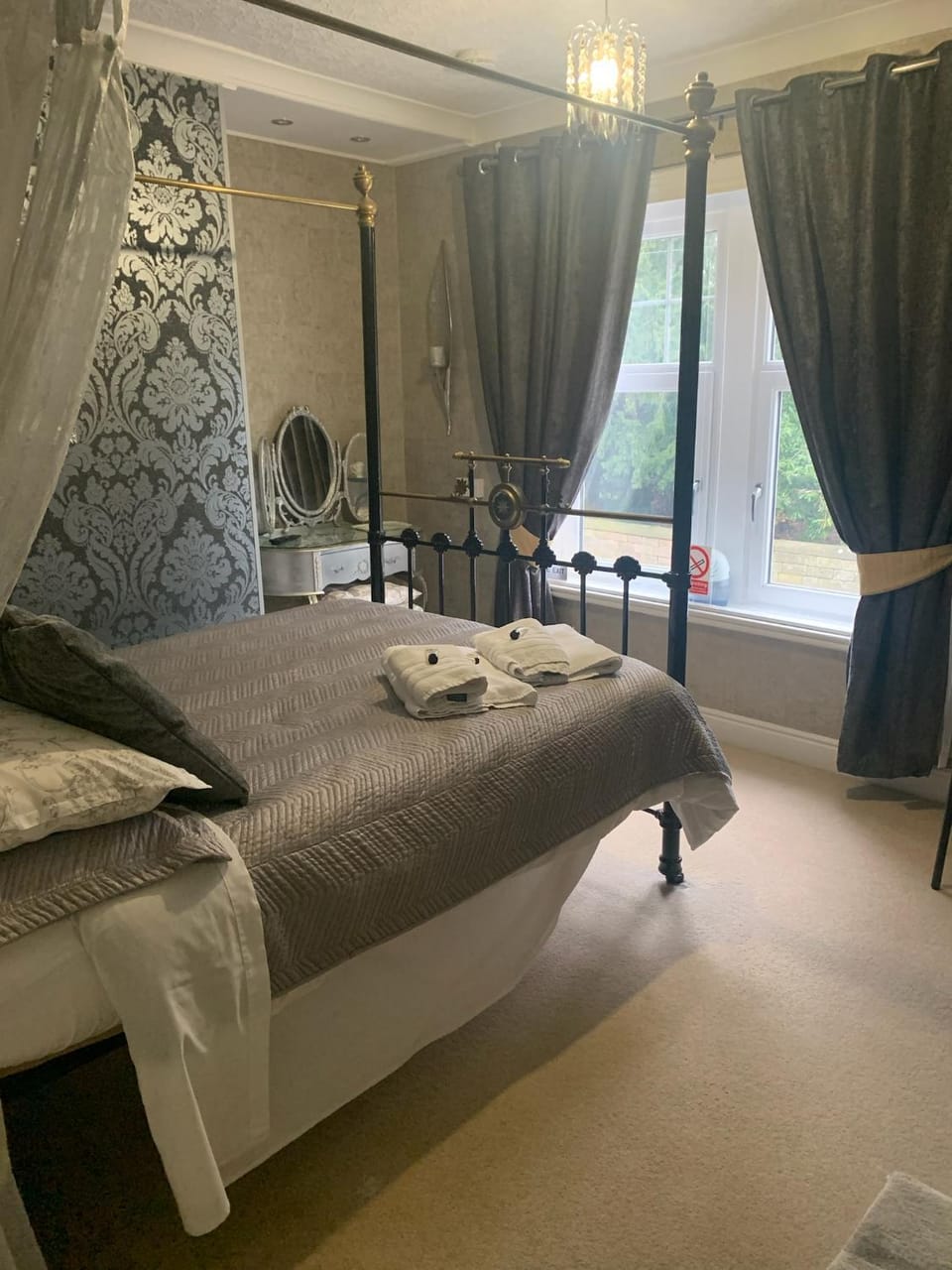 Photo of the whole room, Bedroom, fireplace, towels