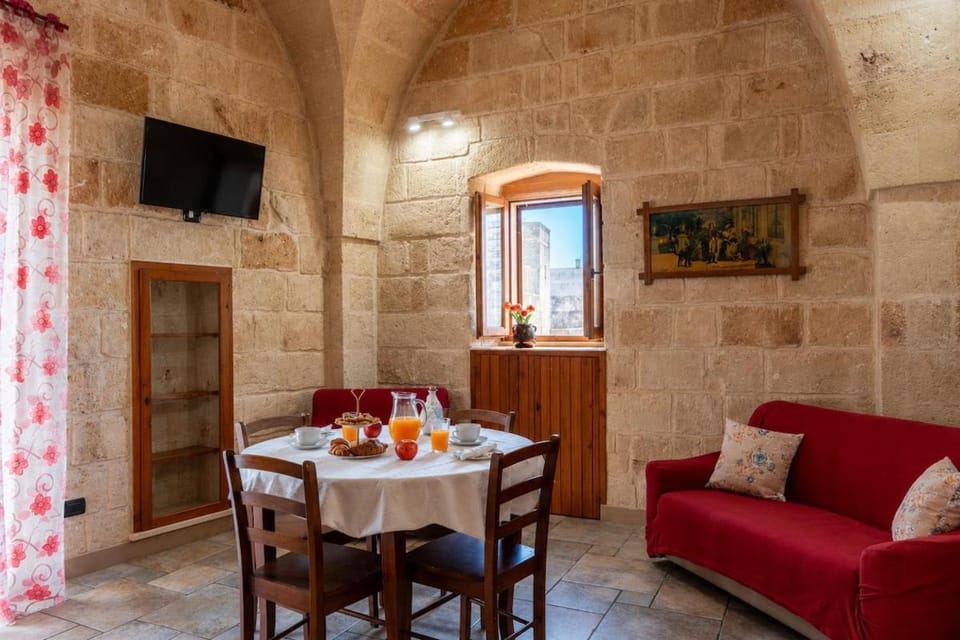 Arco, Historic Center, Nearby Parking, AC House in Province of Taranto