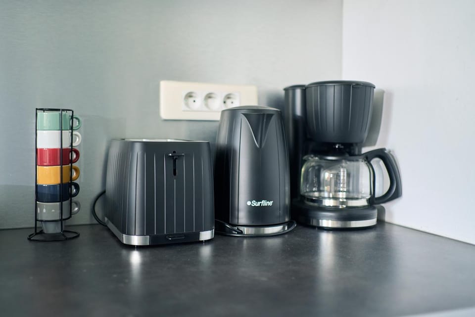 Coffee/tea facilities, toaster