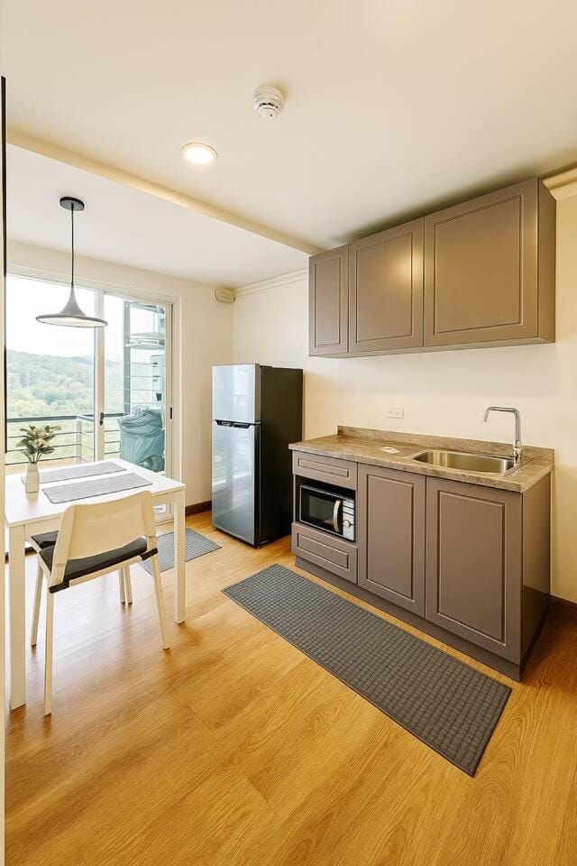 1BR 1BA Pool Gym Near Patong Beach Views Apartment in Kathu