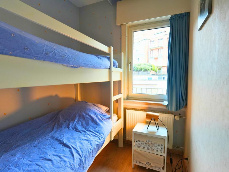Photo of the whole room, Bedroom, bunk bed