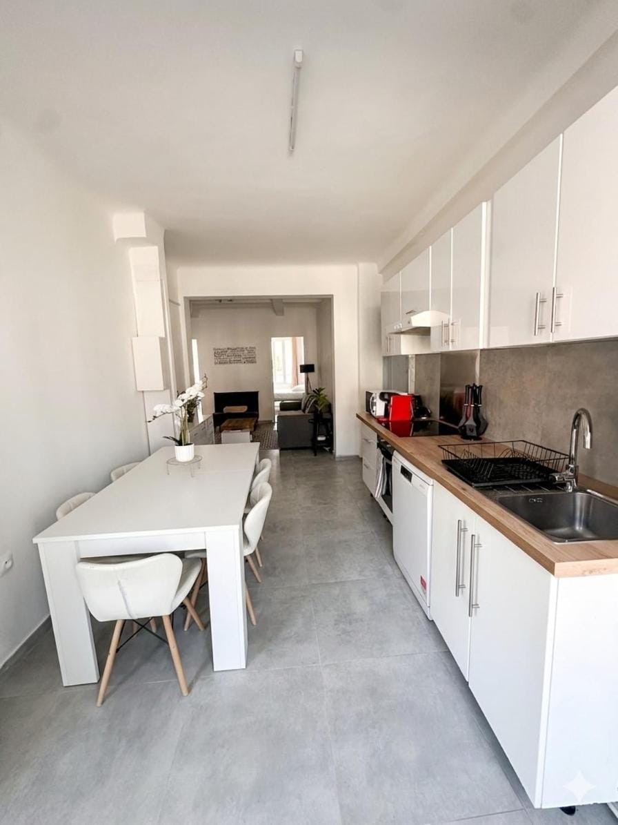 Grand appartement climatisé Marseille Centre Apartment in Marseille