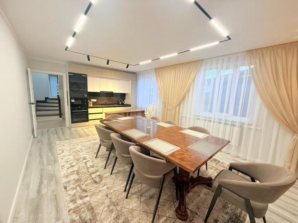 Kitchen or kitchenette, Dining area, Communal kitchen, stove