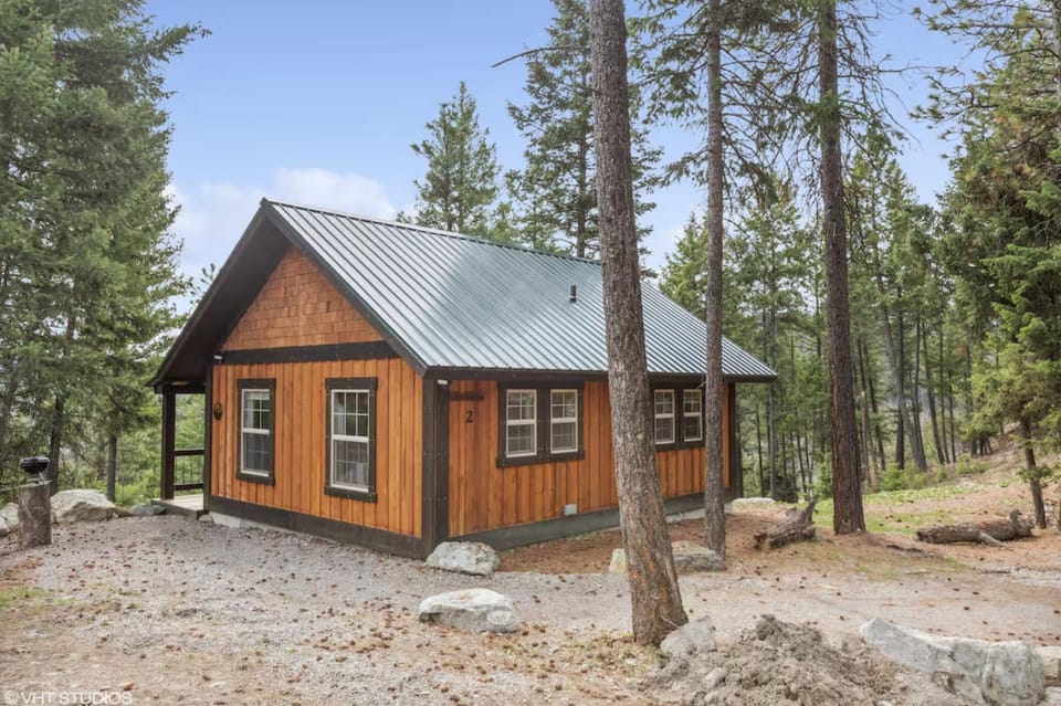 Whispering Pines Cabins Cabin in Lakeside