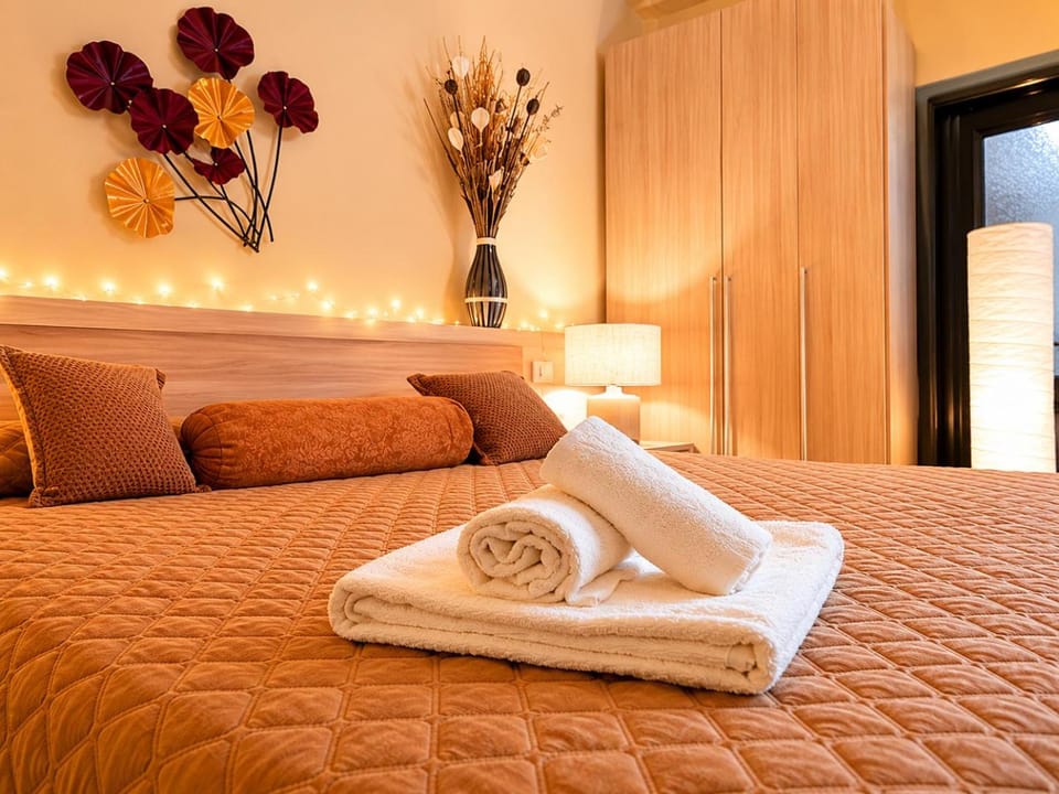 Bed, Photo of the whole room, Bedroom, towels