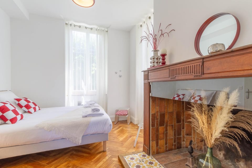 Bed, Bedroom, fireplace