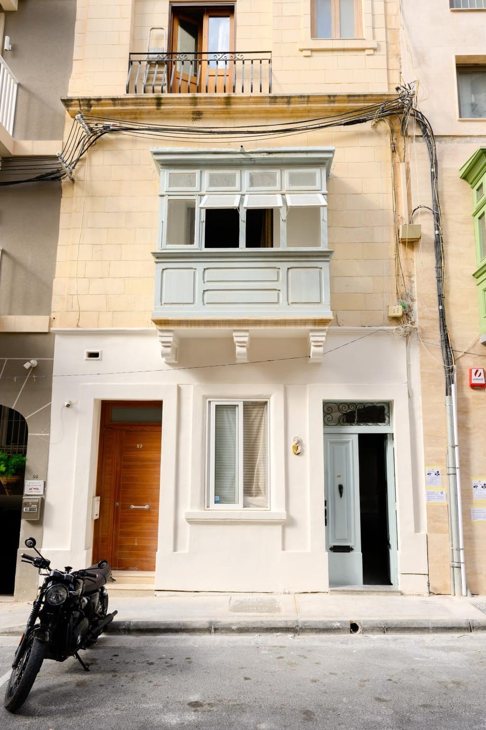Facade/entrance