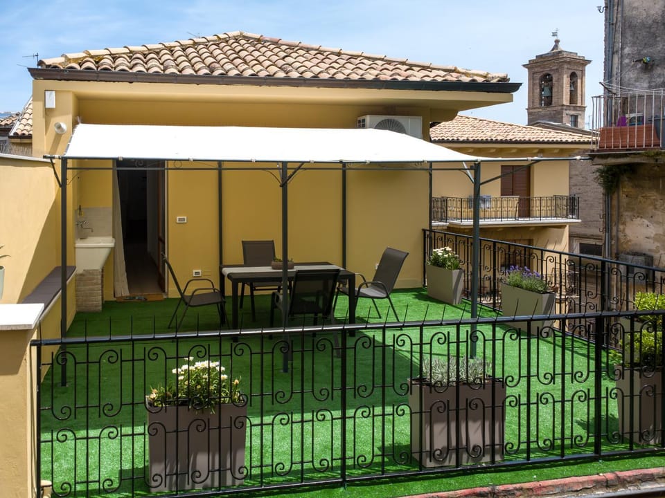 Property building, Patio, Day, View (from property/room), Balcony/Terrace, Dining area, City view
