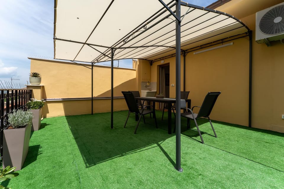 Day, Balcony/Terrace, Dining area, City view