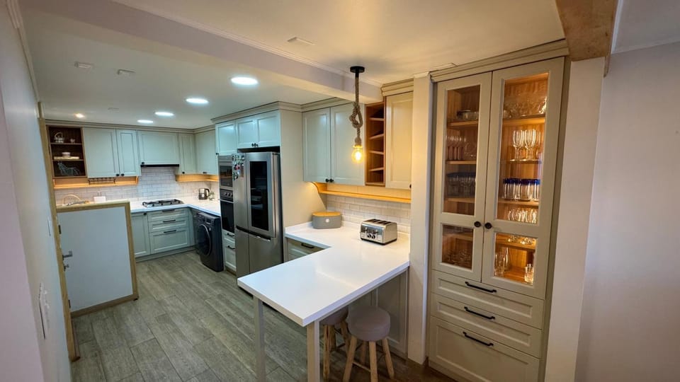 Kitchen or kitchenette, dishwasher, oven, stove