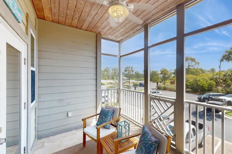 Stylish condo with screened balcony pool & tennis - near beach House in South Walton County