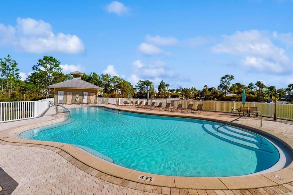 Cozy coastal condo with shared pool beach access and Wifi House in South Walton County